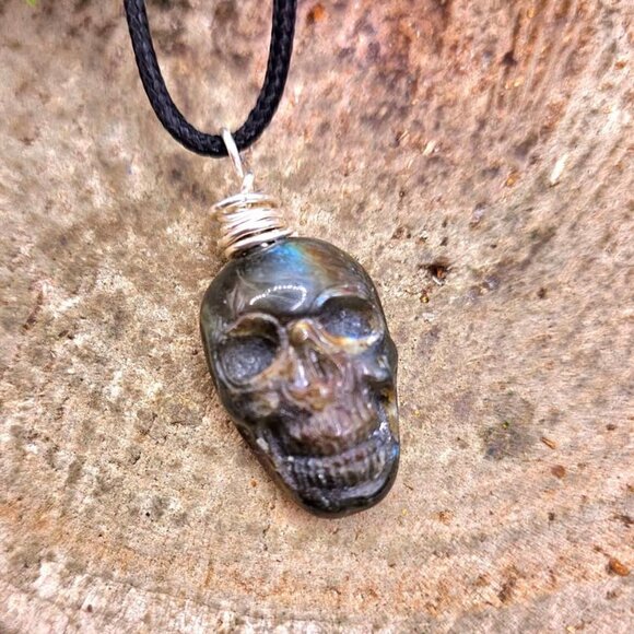 Nature Labradorite Flashy Skull Pendant Necklace - Picture 7 of 8